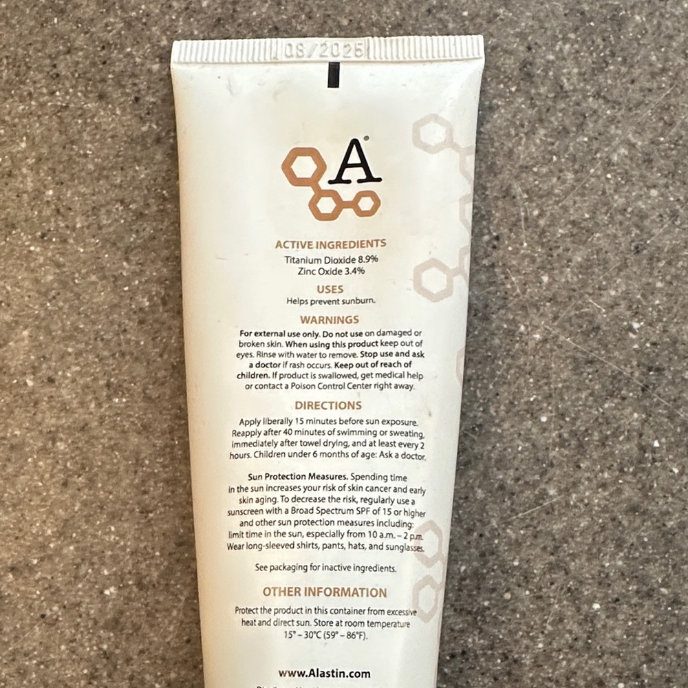 Alastin HydraTint Pro Mineral Sunscreen - Picture 4 of 4